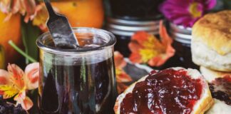 Superfood Jelly: Hawthorn & Bilberry Jelly Recipe + Canning Directions