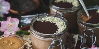 Blended Chocolate & Peanut Butter Overnight Oats